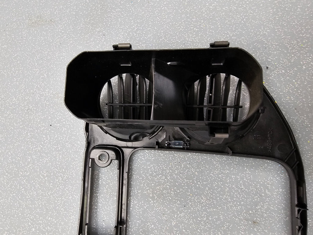 09-11 VW TIGUAN CENTER DASH RADIO SURROUND BEZEL TRIM PANEL CLIMATE CONTROL GRAY