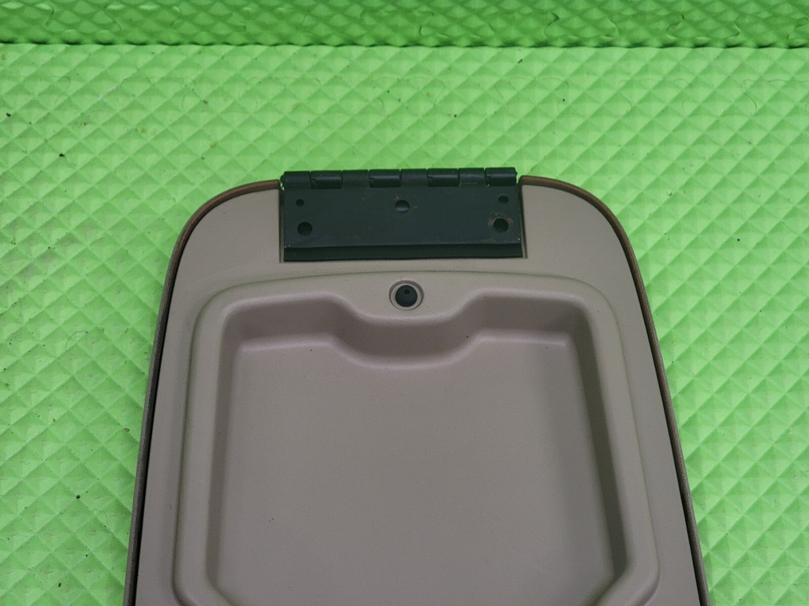 🔥99-07 Ford F250 F350 Excursion OEM Armrest Pad Lid Center Console Cover TAN
