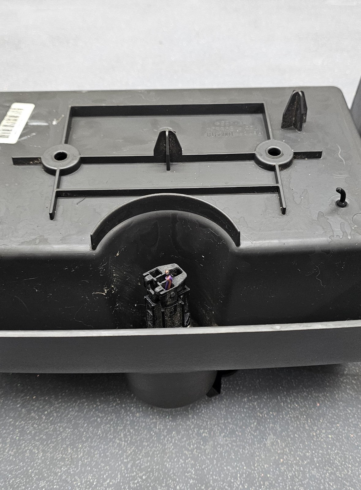 04-08 Ford F-150 CENTER REAR CONSOLE CUP HOLDER DRINK HOLDER JUMP SEAT BLACK OEM