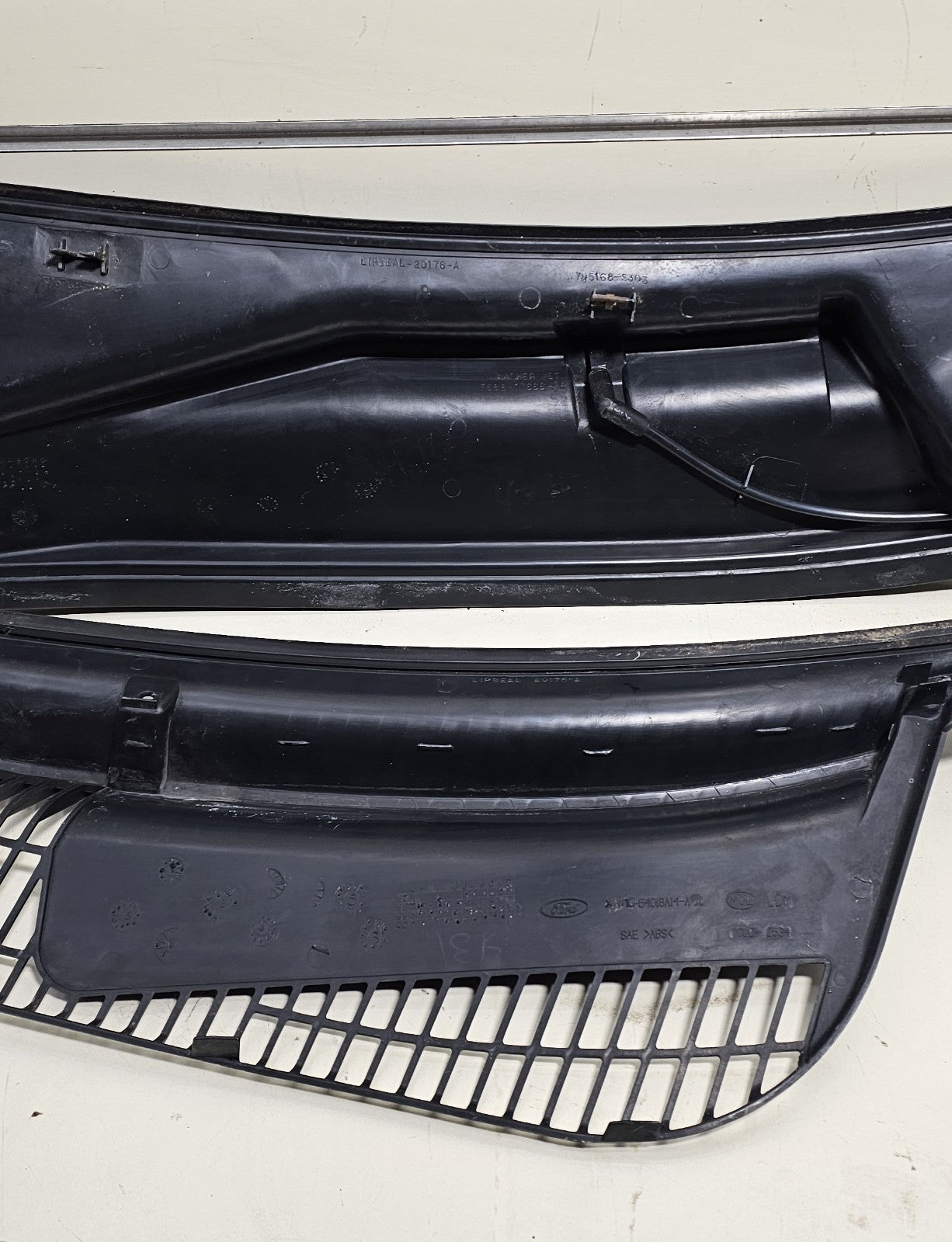 🔥2003-2011 LINCOLN TOWN CAR windshield cover panel LH/RH Assembly