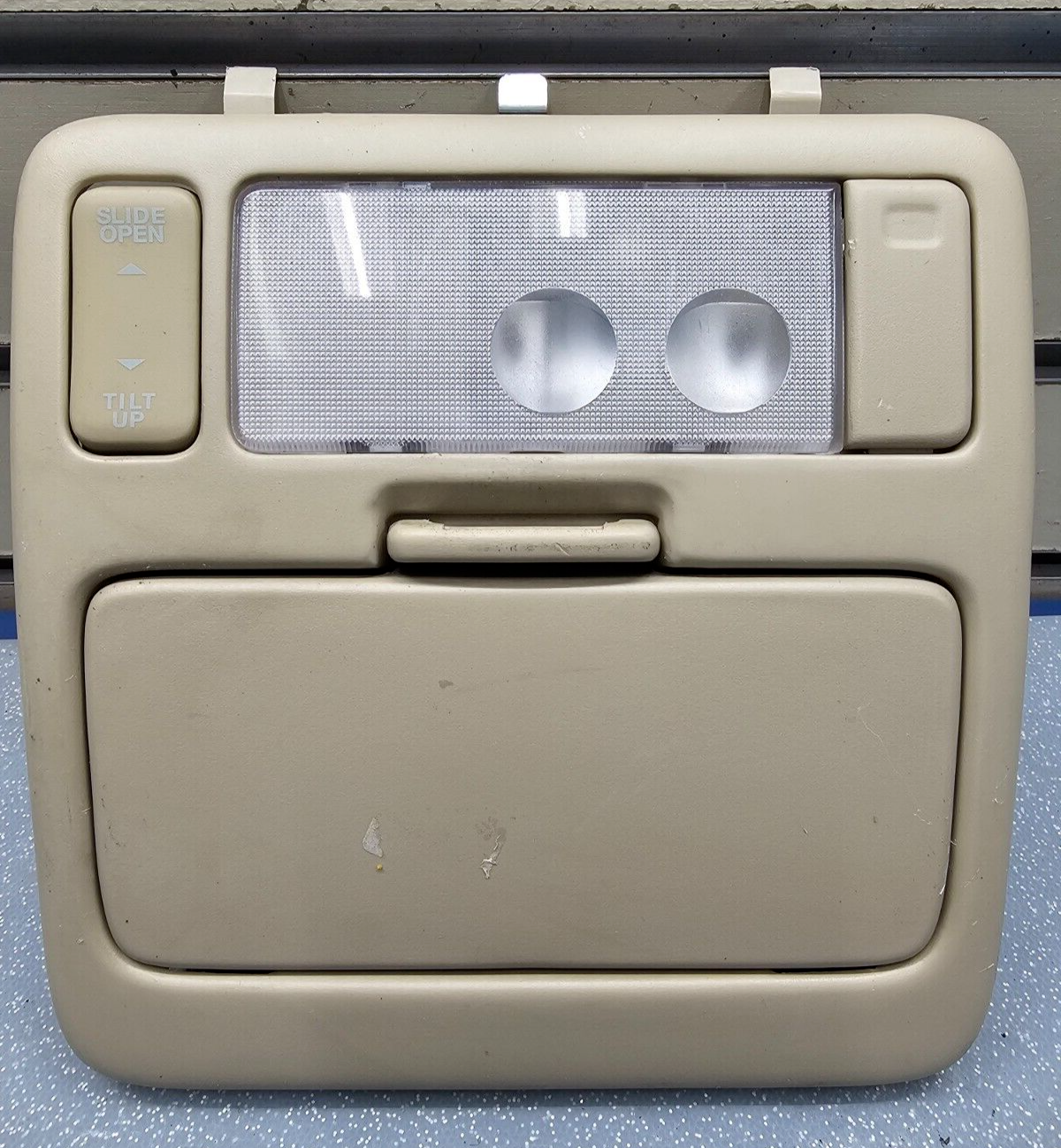01-05 RAV4 Highlander Overhead Console Dome Light Lamp Assembly Interior Tan
