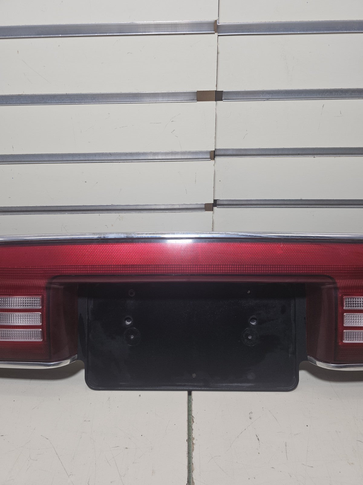 01-05 Buick Century Lid Mounted Center Panel Tail Light Break Light Assembly OEM