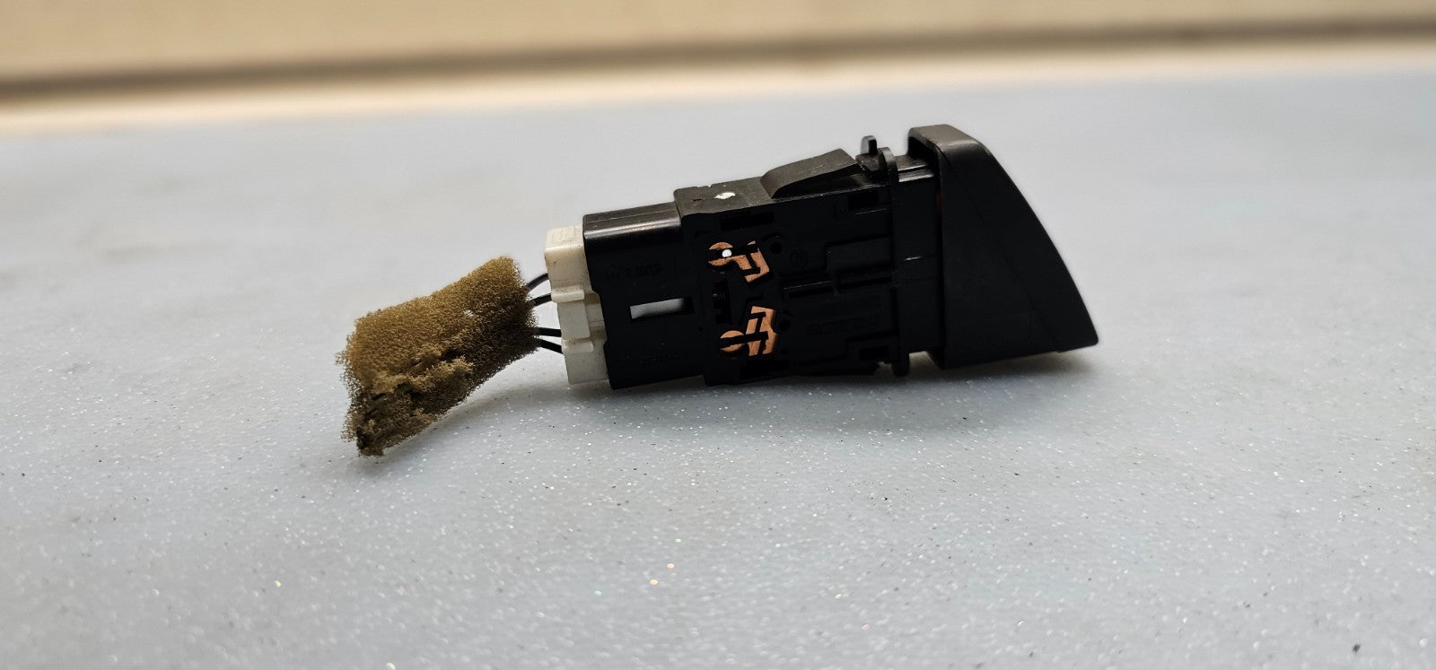 🔥01-03 MAZDA PROTEGE PROTEGE5 HAZARD EMERGENCY FLASHER 4WAY SWITCH BUTTON