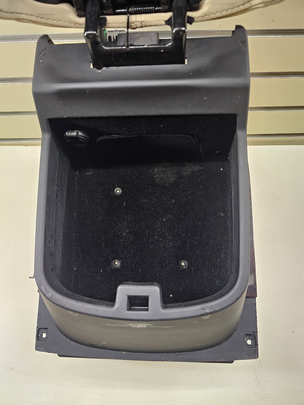 🔥07-08 CADILLAC ESCALADE ESV CENTER FLOOR CONSOLE ARM REST PANEL LIGHT TAN OEM