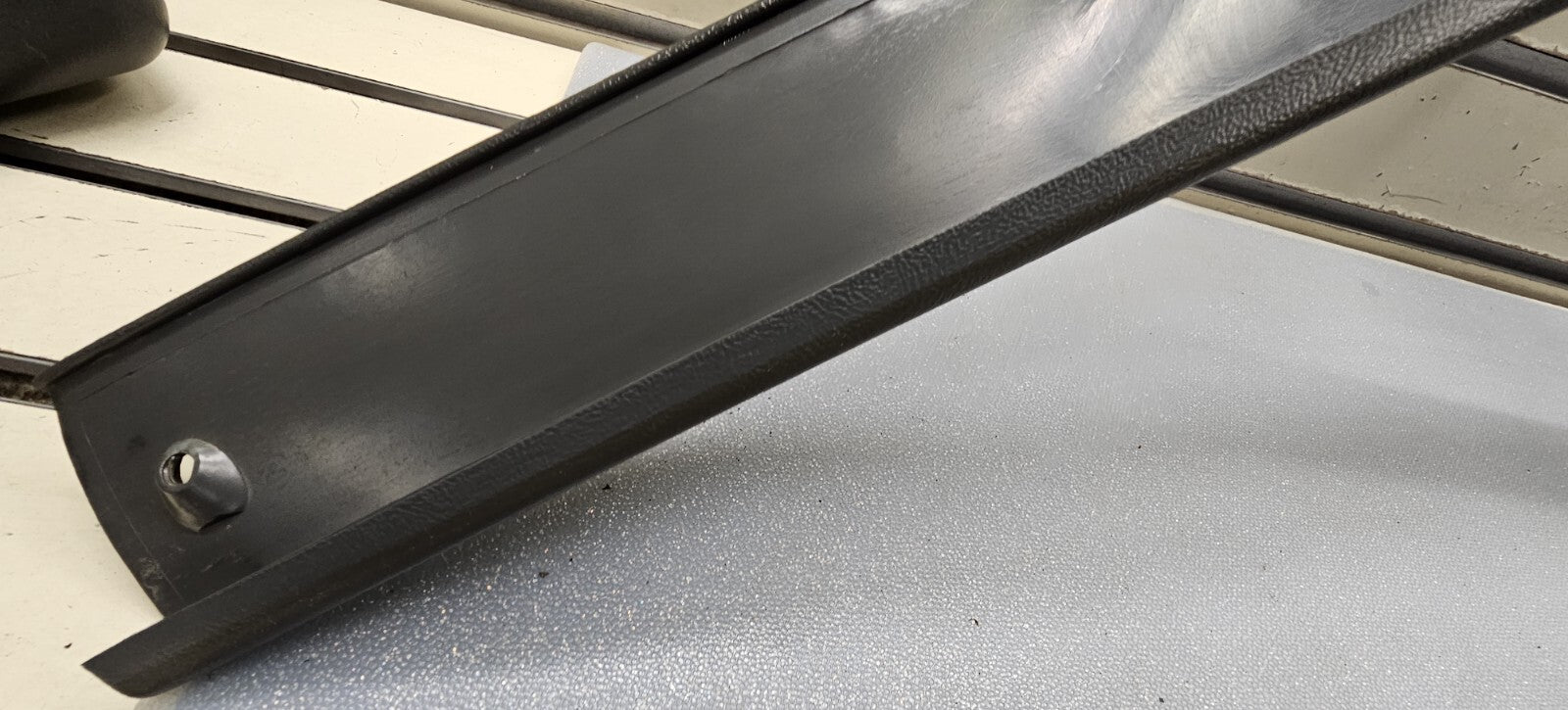 92-96 Ford F150 F250 BRONCO A Pillar Passenger RIGHT Roof Trim Molding GRAY p1