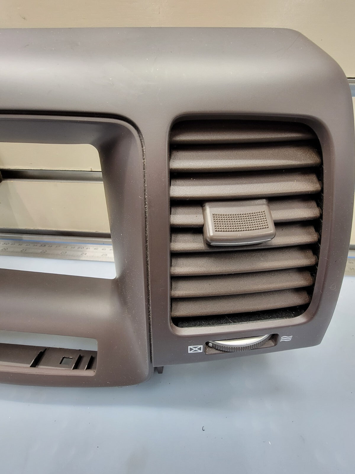 🔥 2007-2009 KIA AMANTI  FRONT DASH RADIO STEREO BEZEL FRAME TRIM PANEL TAN OEM