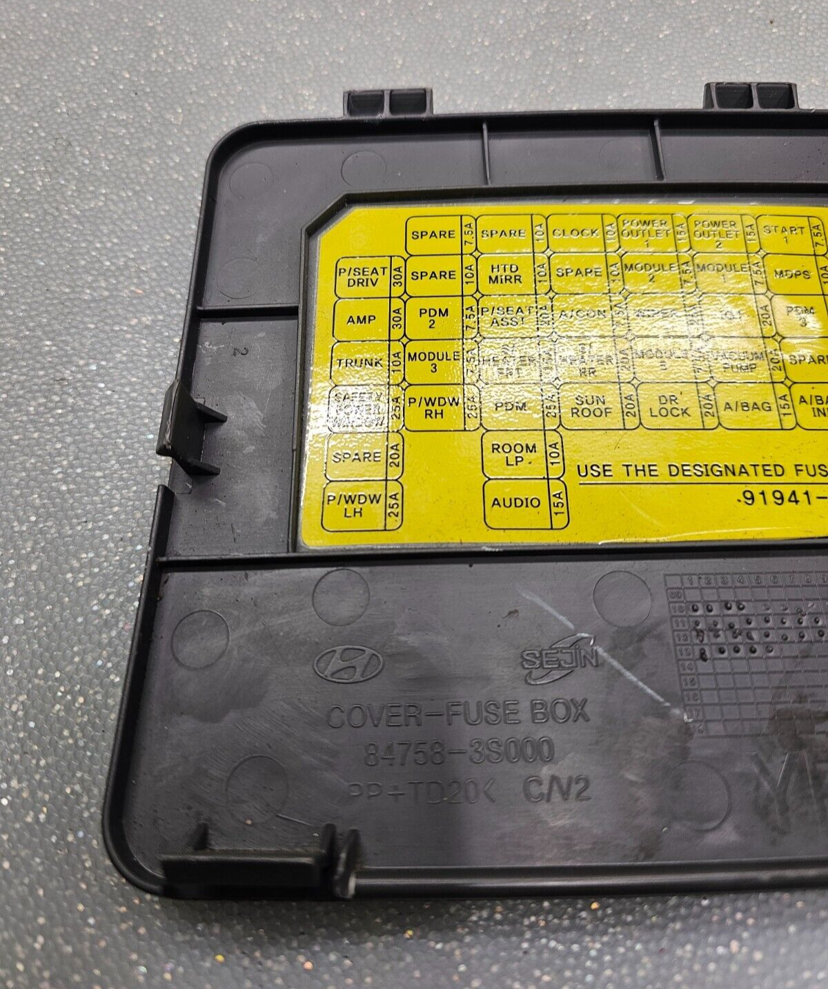 🔥2011 - 2013 Hyundai Sonata Cabin Fuse Box Cover Gray (OEM)