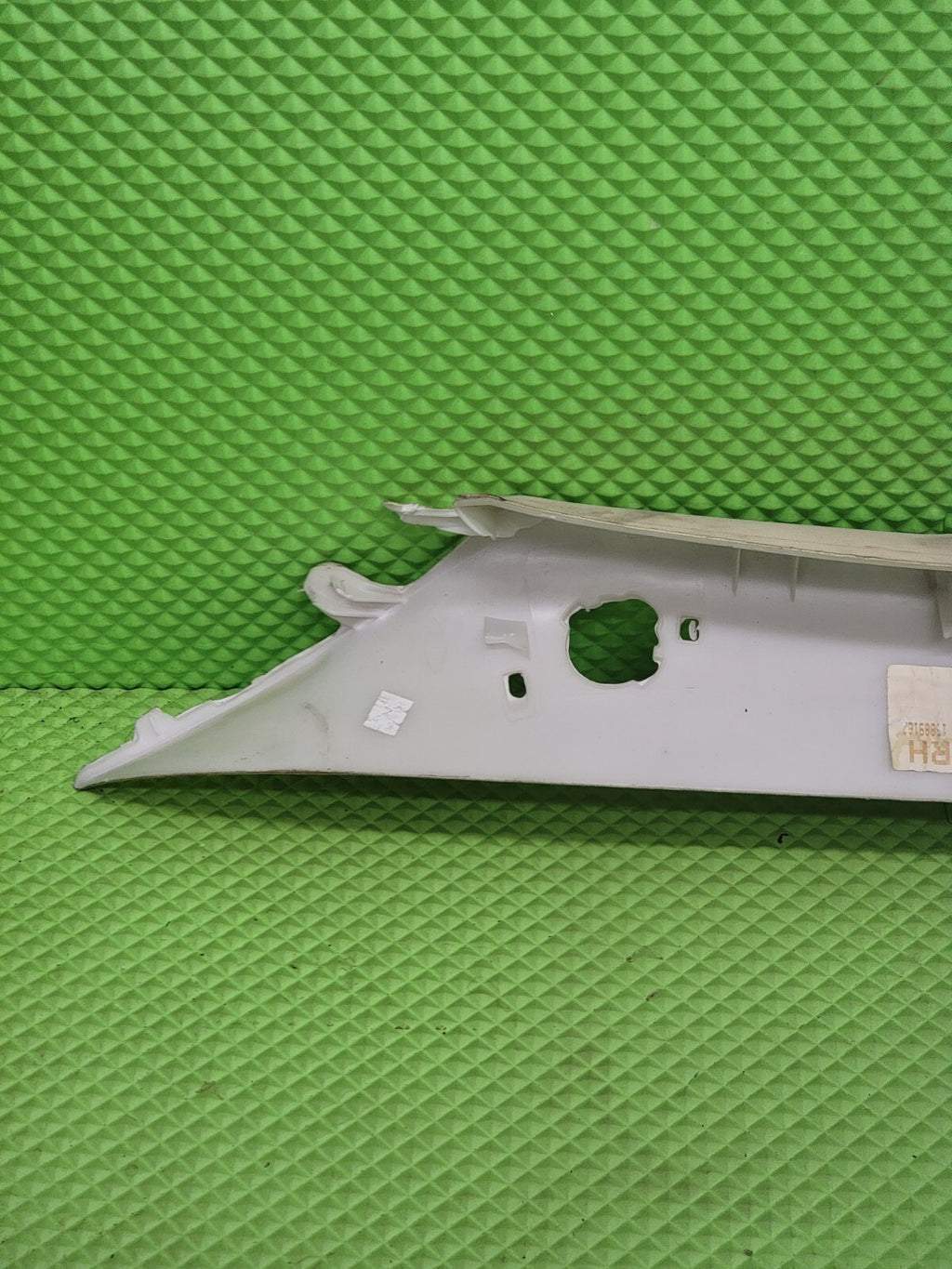 07-14 Chevy Suburban Tahoe GMC Yukon RIGHT PASS. Pillar Windshield Trim OEM TAN