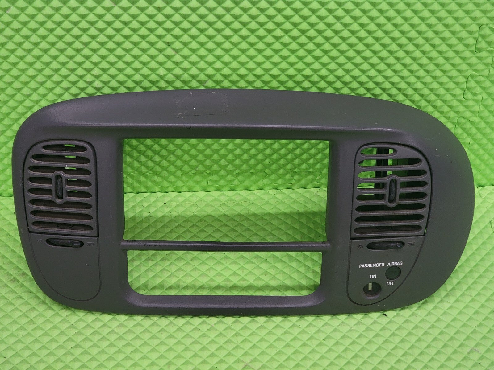 🔥97-03 Ford F150 Center Dash Radio Climate BEZEL Trim Panel🔴AIRBG Line Gray B1