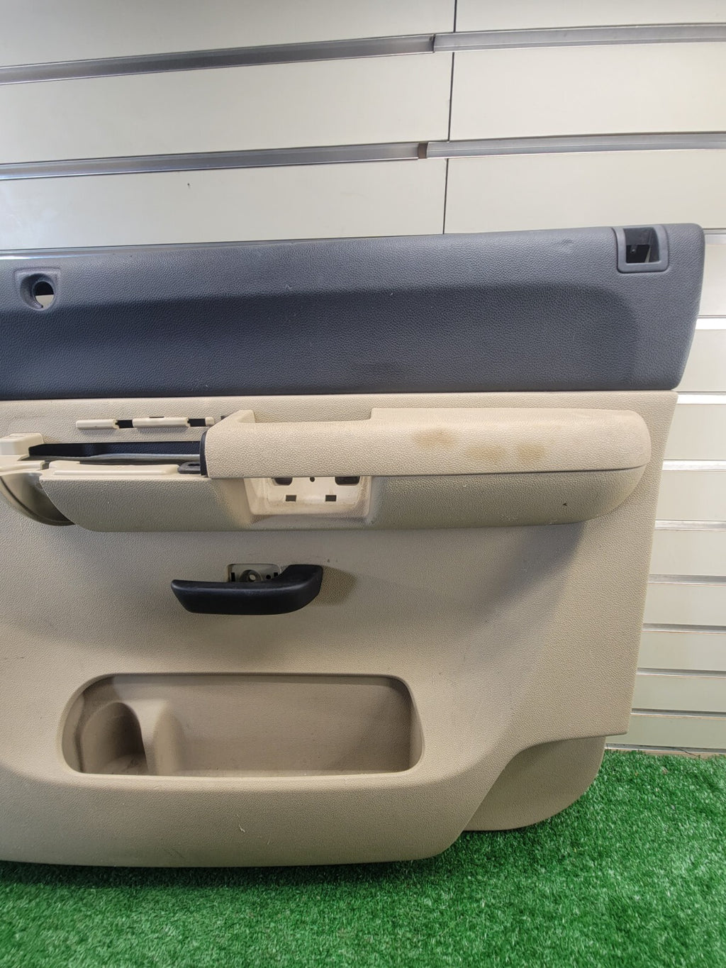 🔥07-09 Chevrolet Silverado GMC Sierra Door Panel right  TAN/BLACK D19
