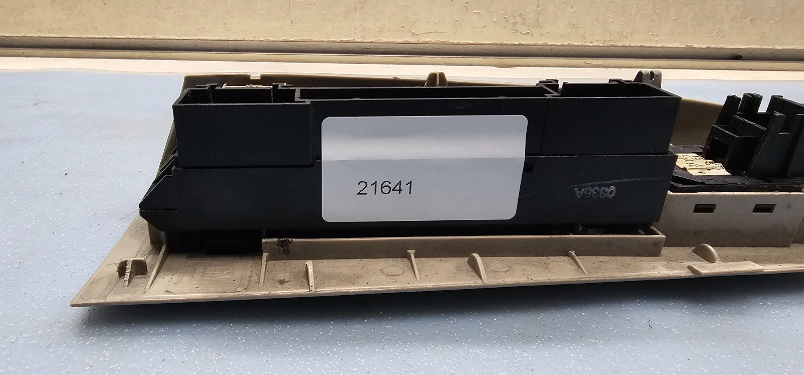 🔥99-02 Tahoe Suburban Yukon Left Driver Master Power Window Switch Assembly Tan
