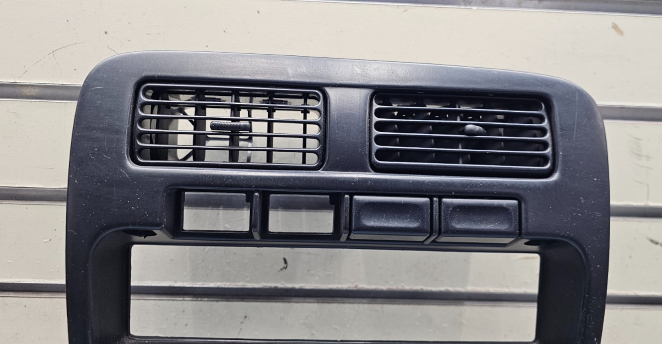 🔥1993-1994 Nissan D21 Hardbody Pick Up Pathfinder Radio Bezel Black