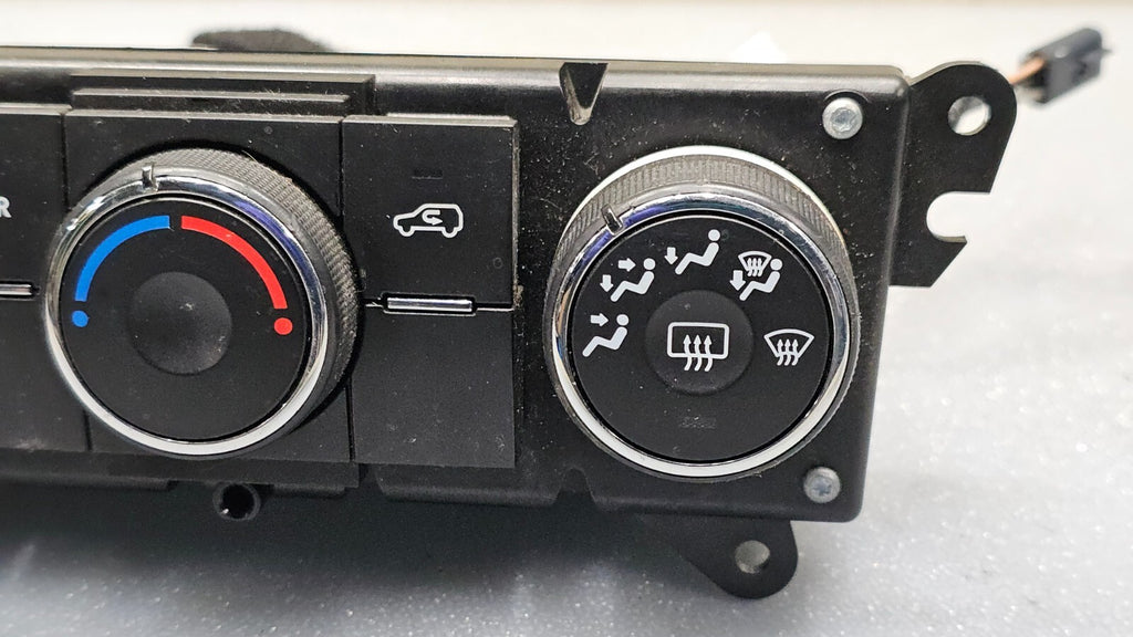 🔥09-12 CHEVY TRAVERSE DASH CENTER AC HEATER CLIMATE TEMPERATURE CONTROL UNIT