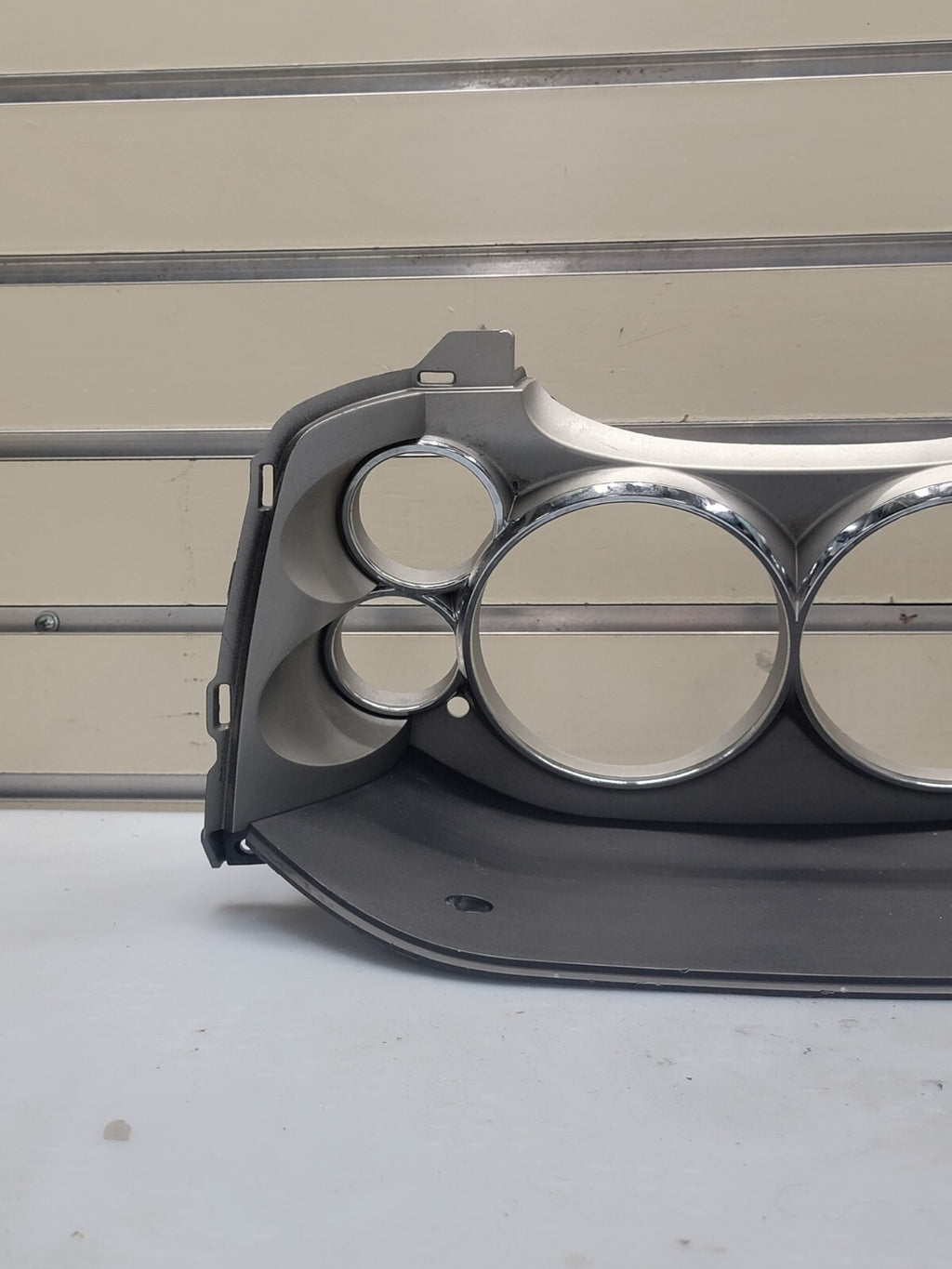 07-13 CHEVY SILVERADO DASH SPEEDOMETER INSTRUMENT GAUGE CLUSTER BEZEL TRIM B C21