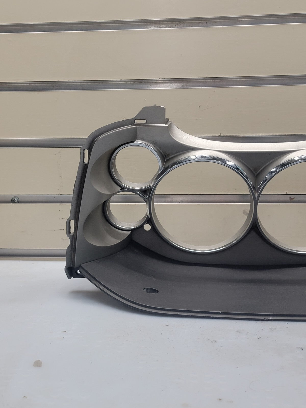 07-13 CHEVY SILVERADO DASH SPEEDOMETER INSTRUMENT GAUGE CLUSTER BEZEL TRIM B C21