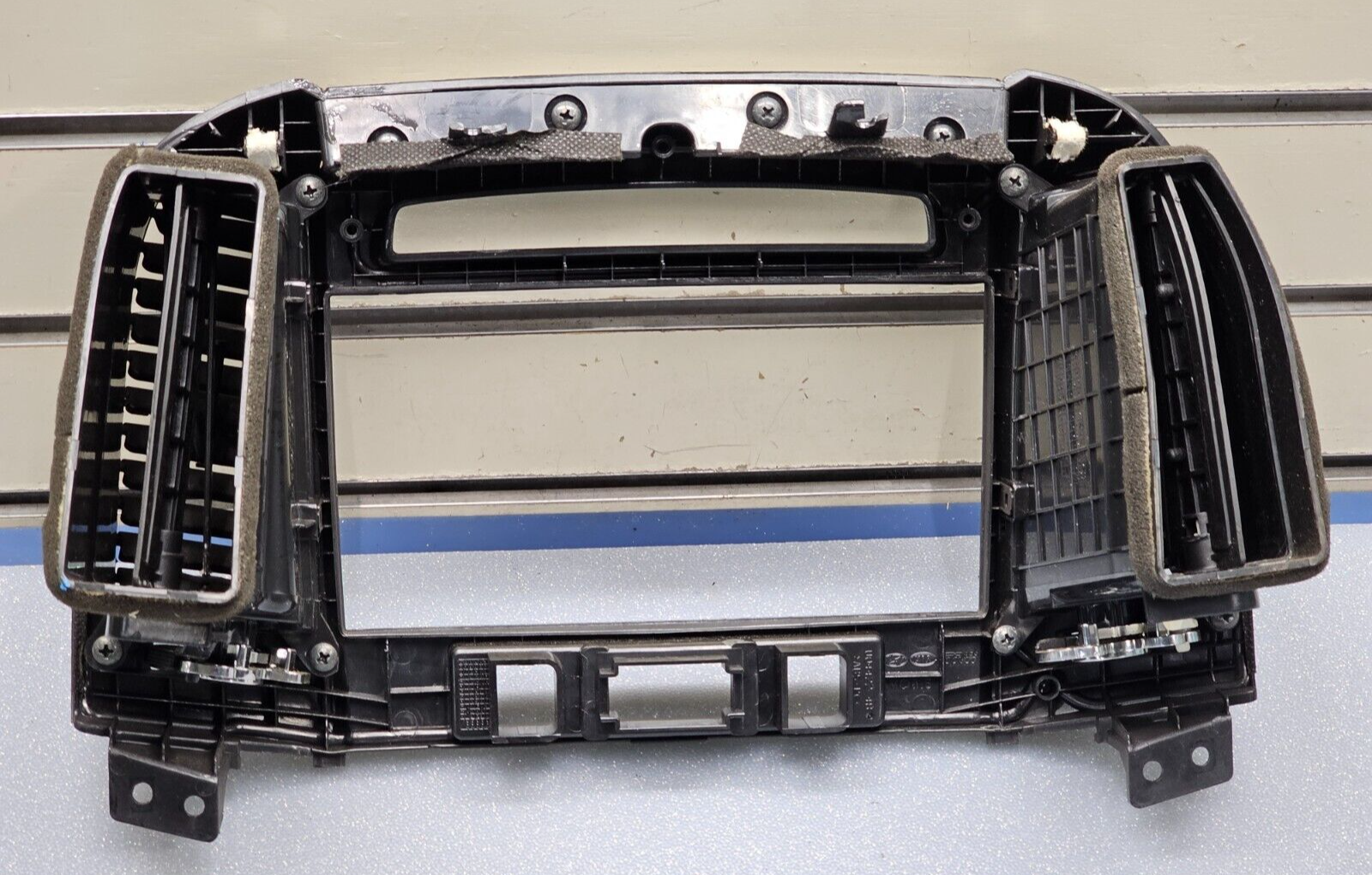 07-12 Santa Fe Dash AM FM Radio Stereo Audio Bezel Climate Trim Panel Black B53