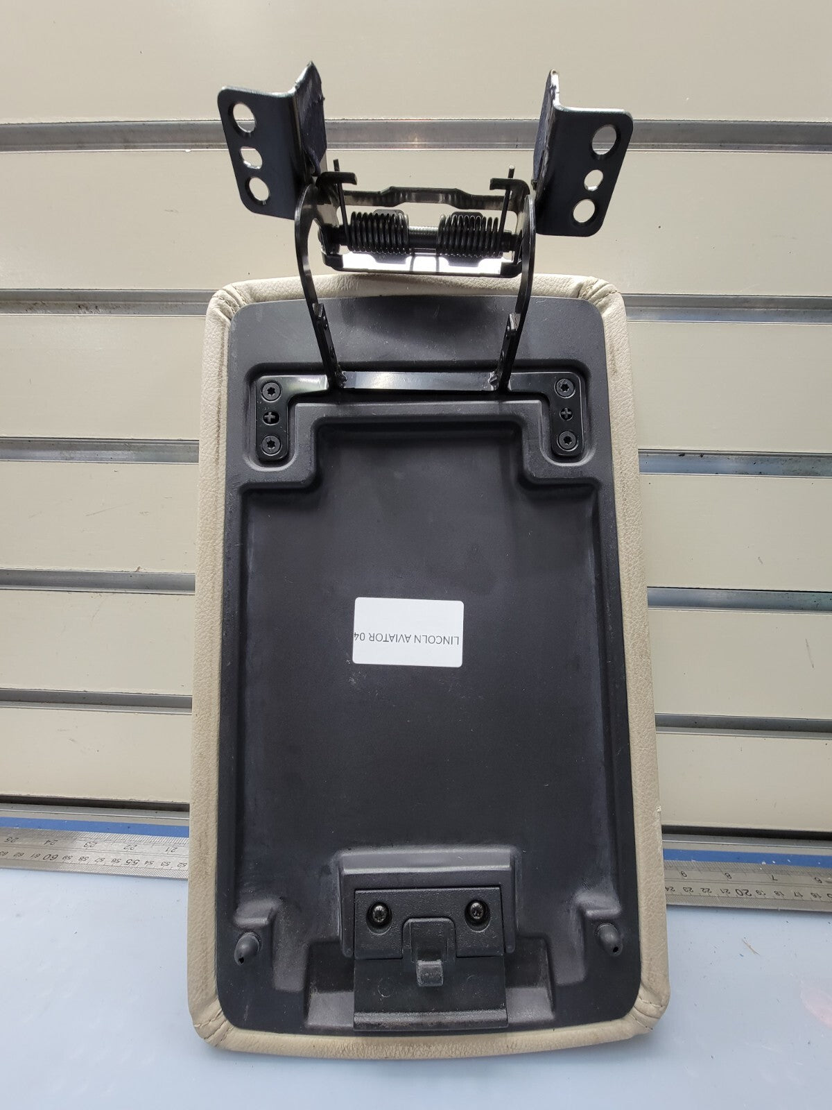 🔥2003-2005 LINCOLN AVIATOR CENTER CONSOLE LID ARMREST TAN
