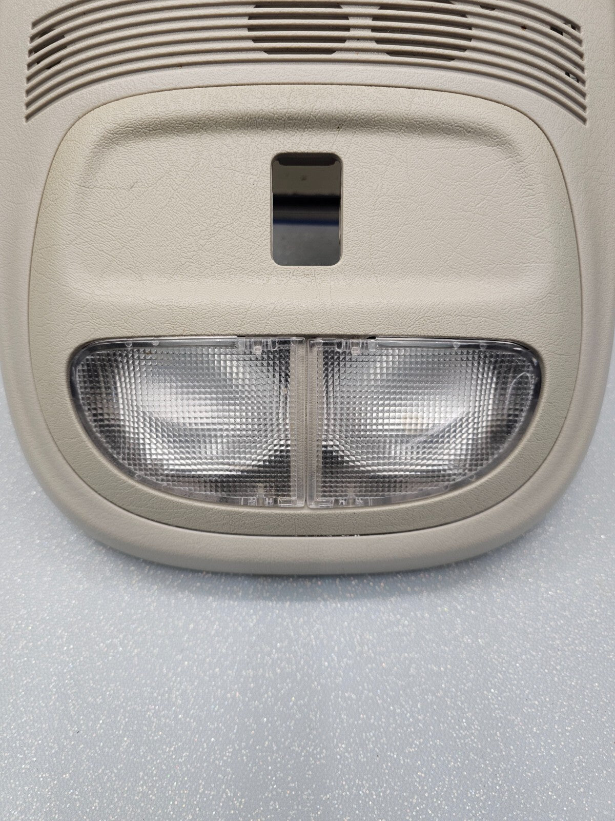 2002-2009 CHEVY TRAILBLAZER OVERHEAD CONSOLE DOME LIGHT MAP COMPARTMENT GRAY