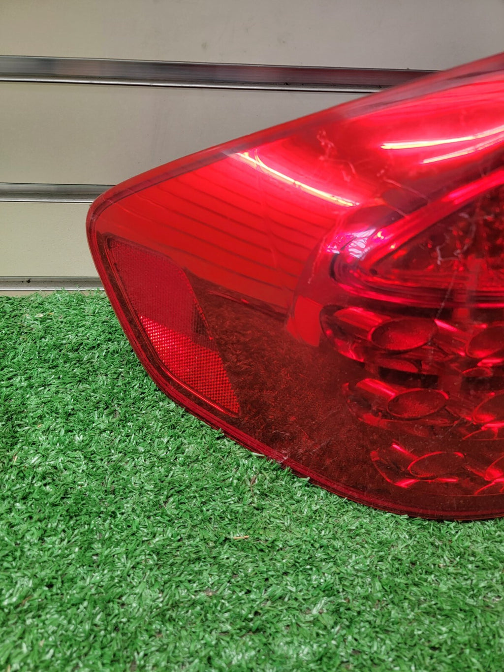 🔥2003-2004 INFINITI G35 SEDAN  LEFT SIDE LED TAIL LIGHT (1) OEM