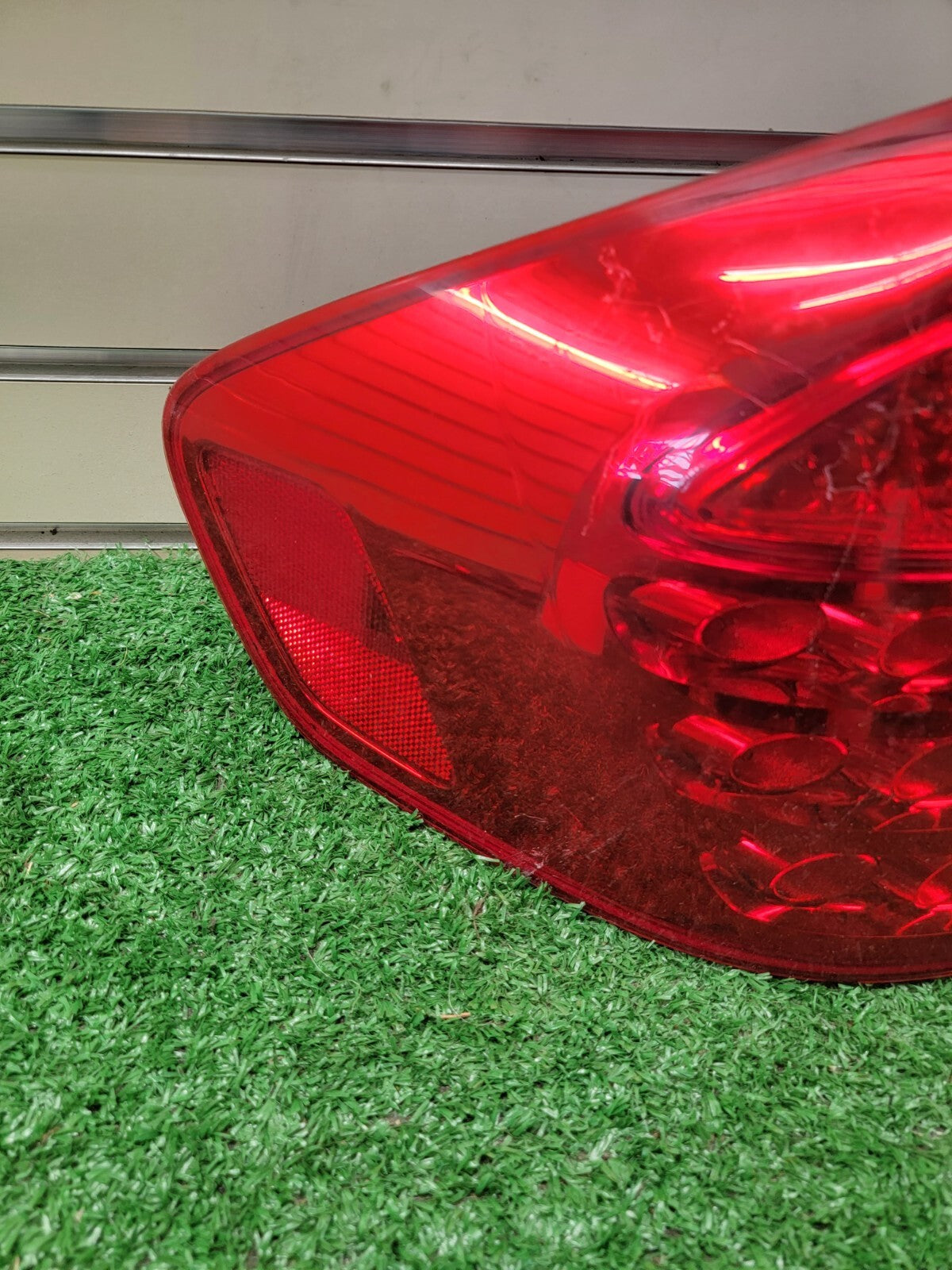 🔥2003-2004 INFINITI G35 SEDAN  LEFT SIDE LED TAIL LIGHT (1) OEM