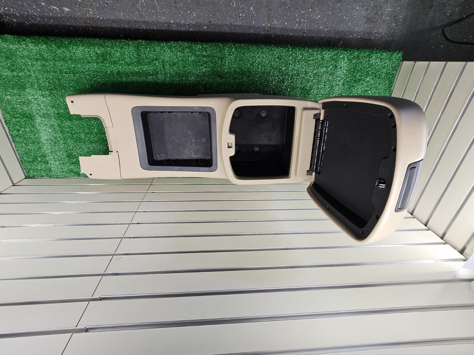 🔥07-13 CHEVY SILVERADO GMC SIERRA Floor Center Console Armrest Assembly TAN
