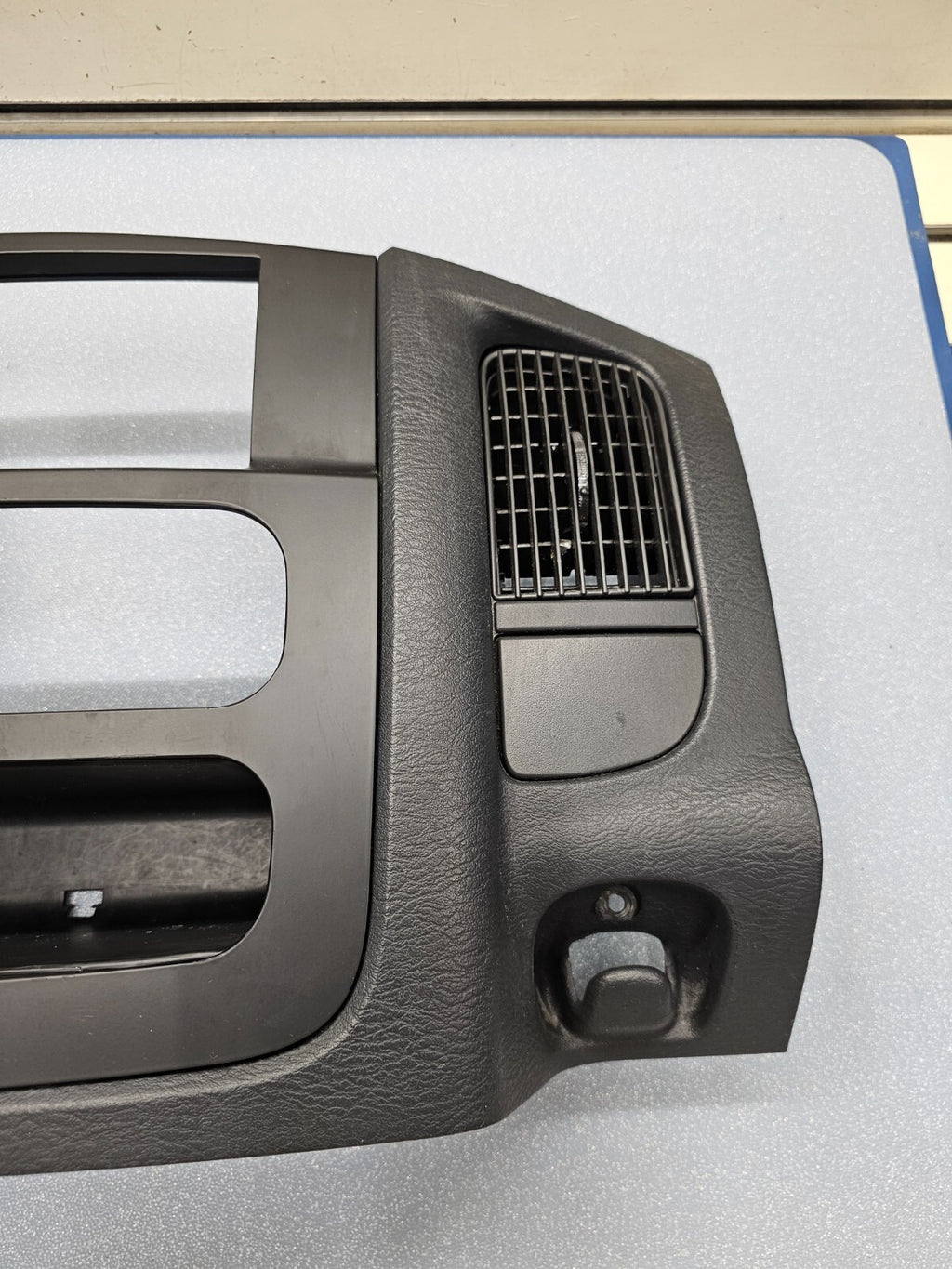 🔥02-05 Dodge RAM Dash RADIO Bezel Climate Trim Panel   Vents Storage BLACK B10