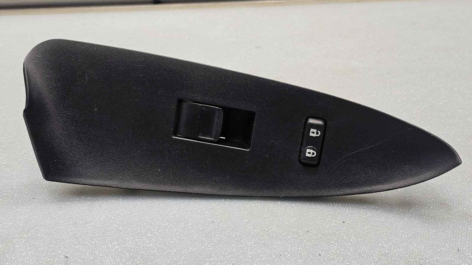 06-12 TOYOTA RAV4 RIGHT PASSENGER POWER WINDOW DOOR SWITCH BEZEL BLACK OEM WS43