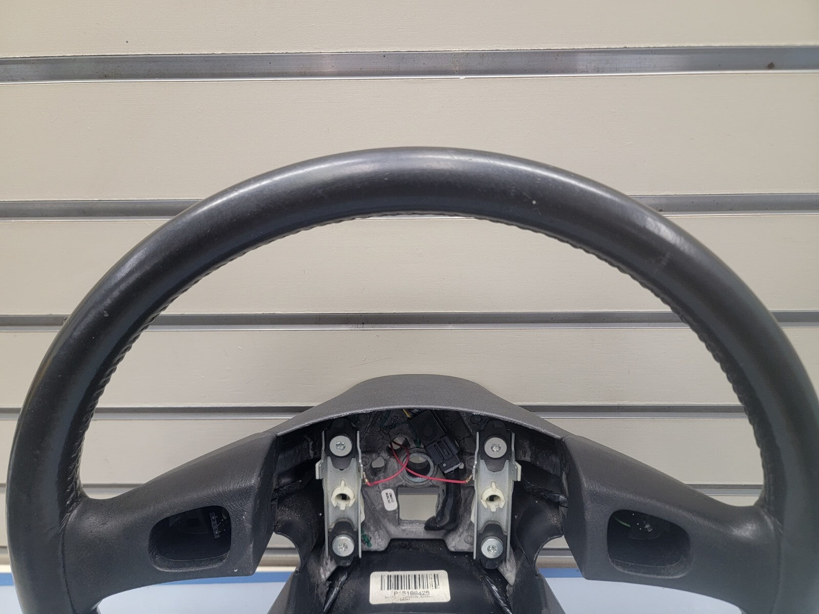 02-09 Trailblazer Envoy03-06 SILVERADO SIERRA YUKON STEERING WHEEL LEATHER BLACK