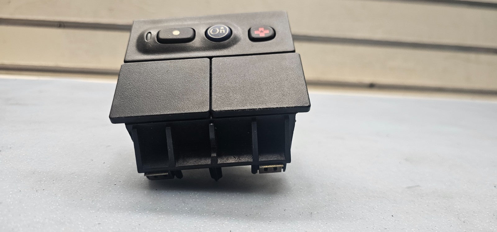🔥00-02 Suburban Avalanche Emergency Housing Assembly Accessory Switch Black