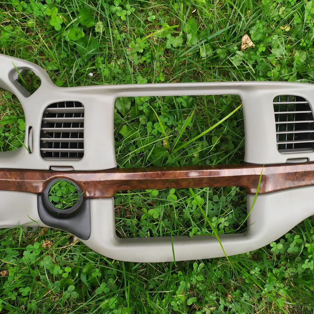 00-05 Chevy IMPALA Dash instrument Cluster Bezel Radio Speedo Gauge Trim GRAY C7