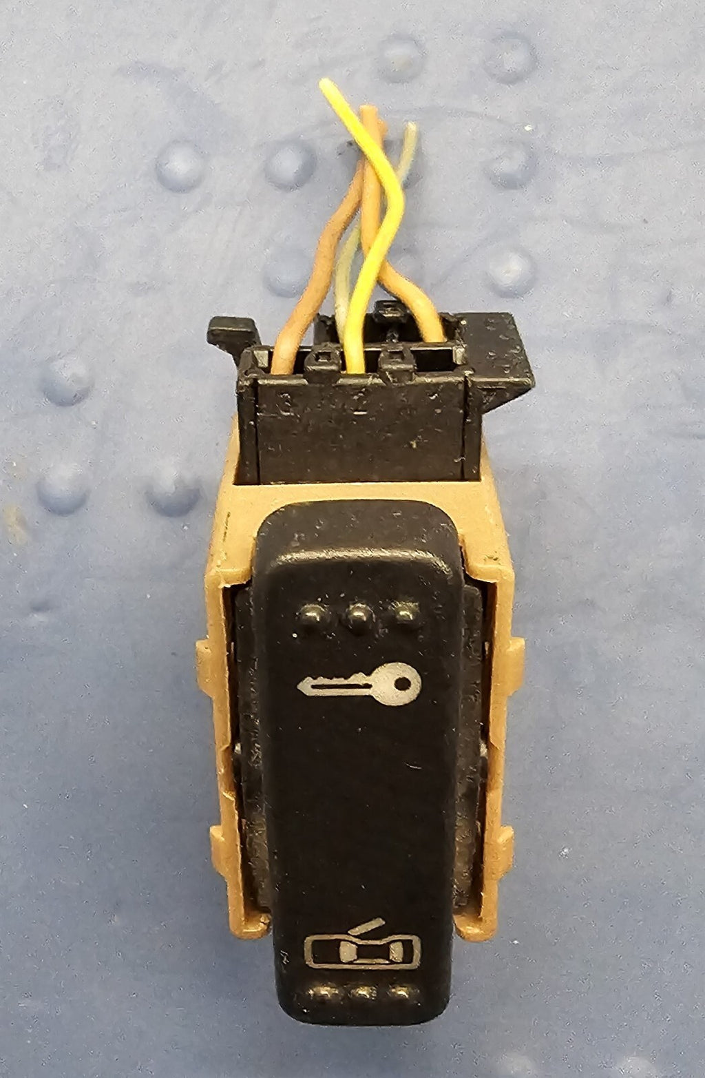 98-10 Volkswagen BEETLE Power RIGHT Door Lock Latch Control Switch Assembly OEM