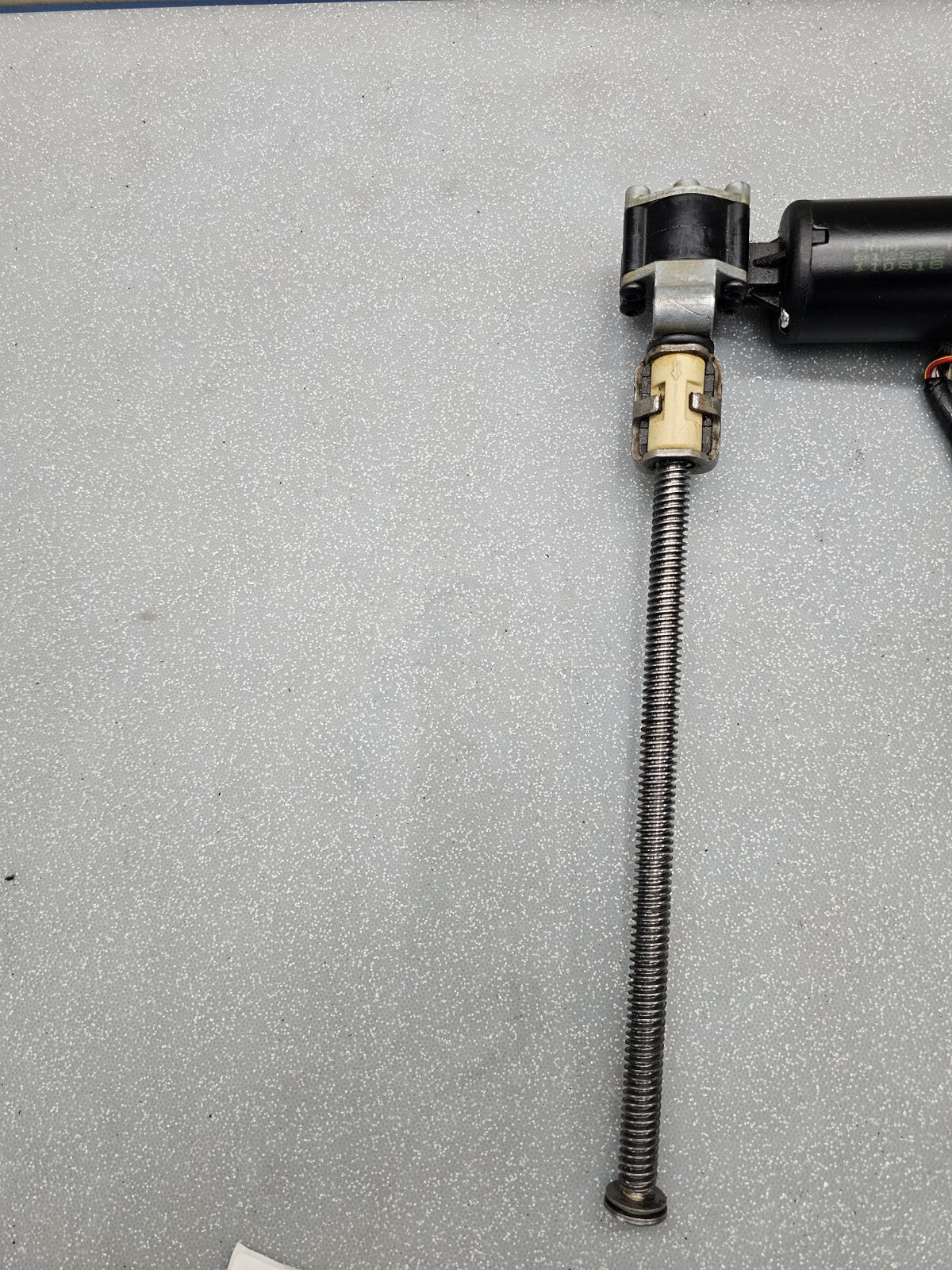 08-15 Nissan Titan driver seat forward back adjustment motor Assembly NON MEMORY