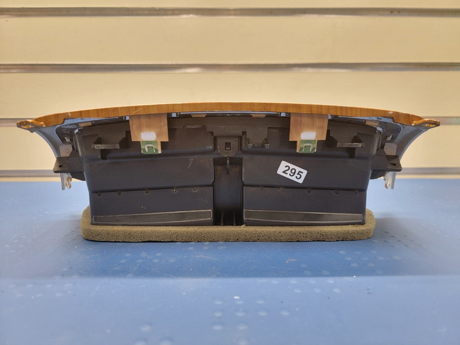 08-12 Chevy MALIBU Dash  AIR VENT Front Center Bezel Trim woodgrain VT46