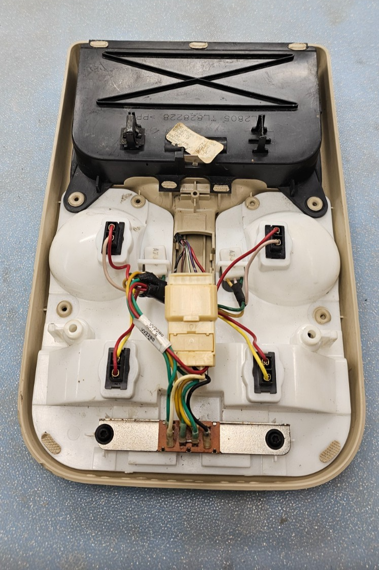 🔥04-08 Mitsubishi Endeavor Overhead Console Compartment Dome Map Light lamp Tan