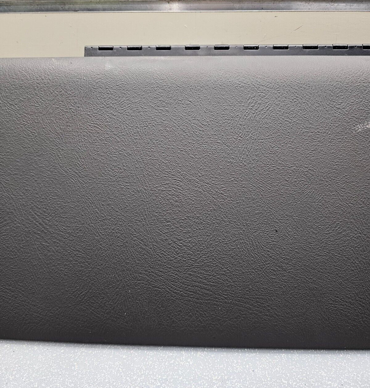 🔥99-06 SILVERADO SIERRA Dash GLOVE BOX Storage Compartment Assembly GRAY G3