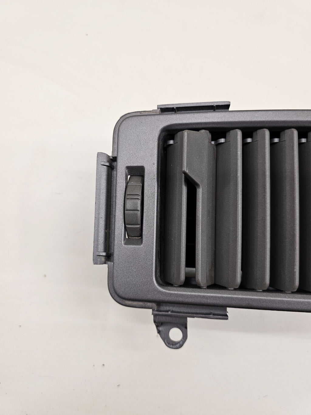 04-07 NISSAN TITAN ARMADA QX56 DASH FRONT CENTER RIGHT AIR VENT HEATER TRIM GRAY