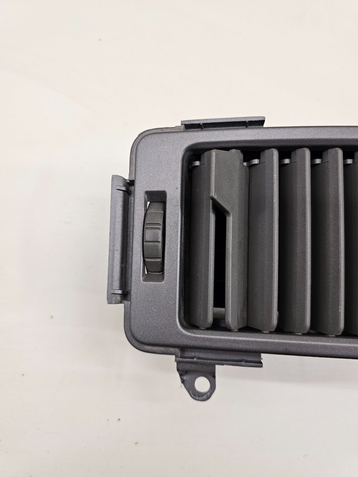 04-07 NISSAN TITAN ARMADA QX56 DASH FRONT CENTER RIGHT AIR VENT HEATER TRIM GRAY