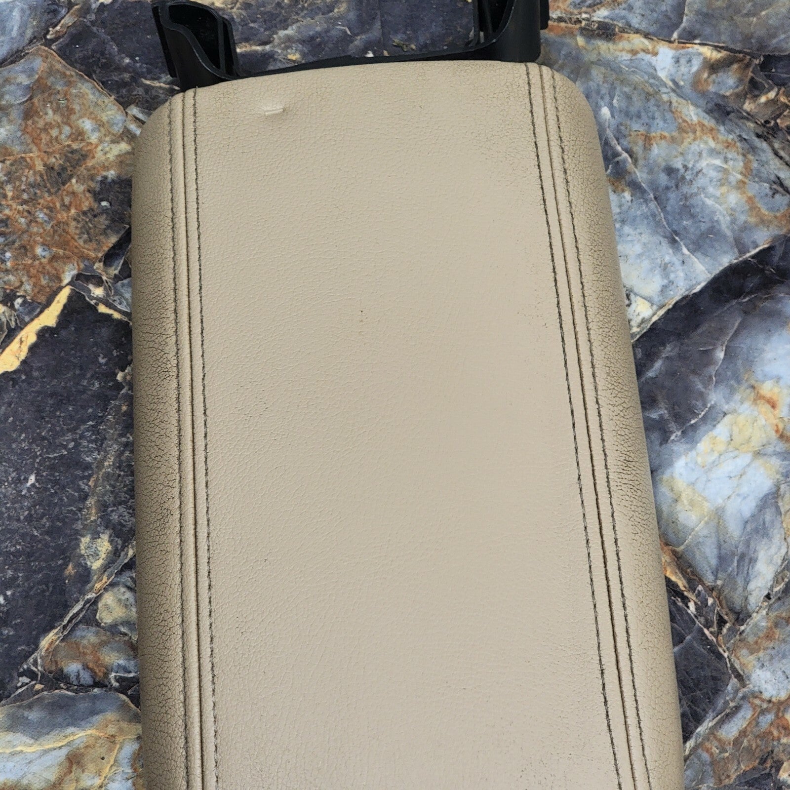 🔥02-09 Chevy Trailblazer GMC ENVOY Center Console Armrest LEATHER Lid TAN defec