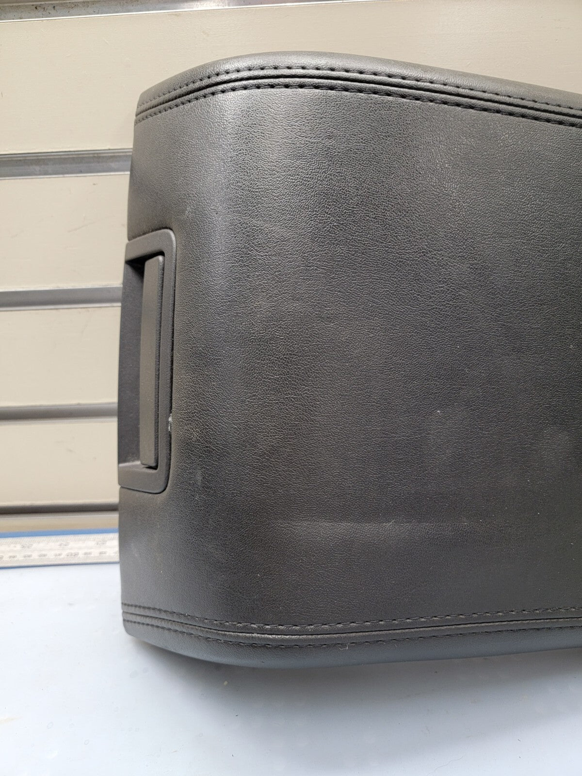 🔥04-08 FORD EXPEDITION CENTER CONSOLE COLUMN SHIFT ARM REST LID BLACK LEATHER