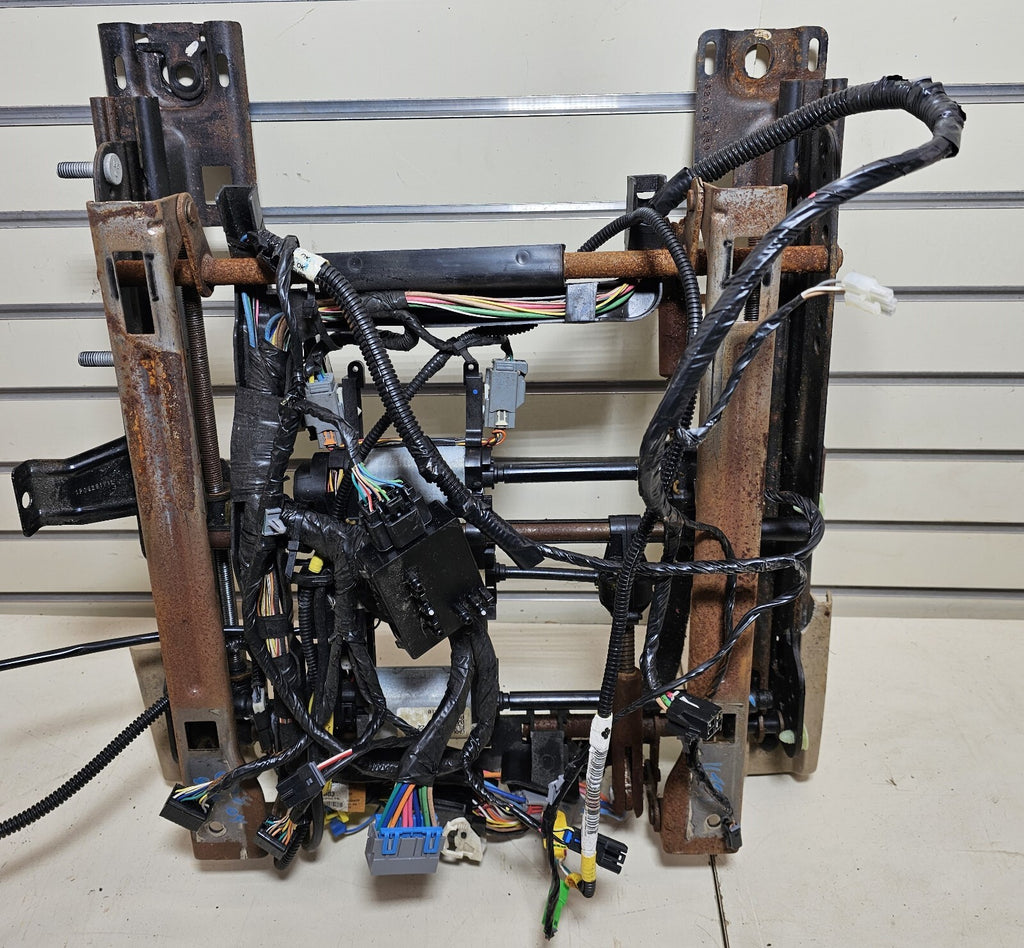 🔥05-07 CADILLAC STS FRONT LEFT DRIVER FRONT SEAT TRACK OEM