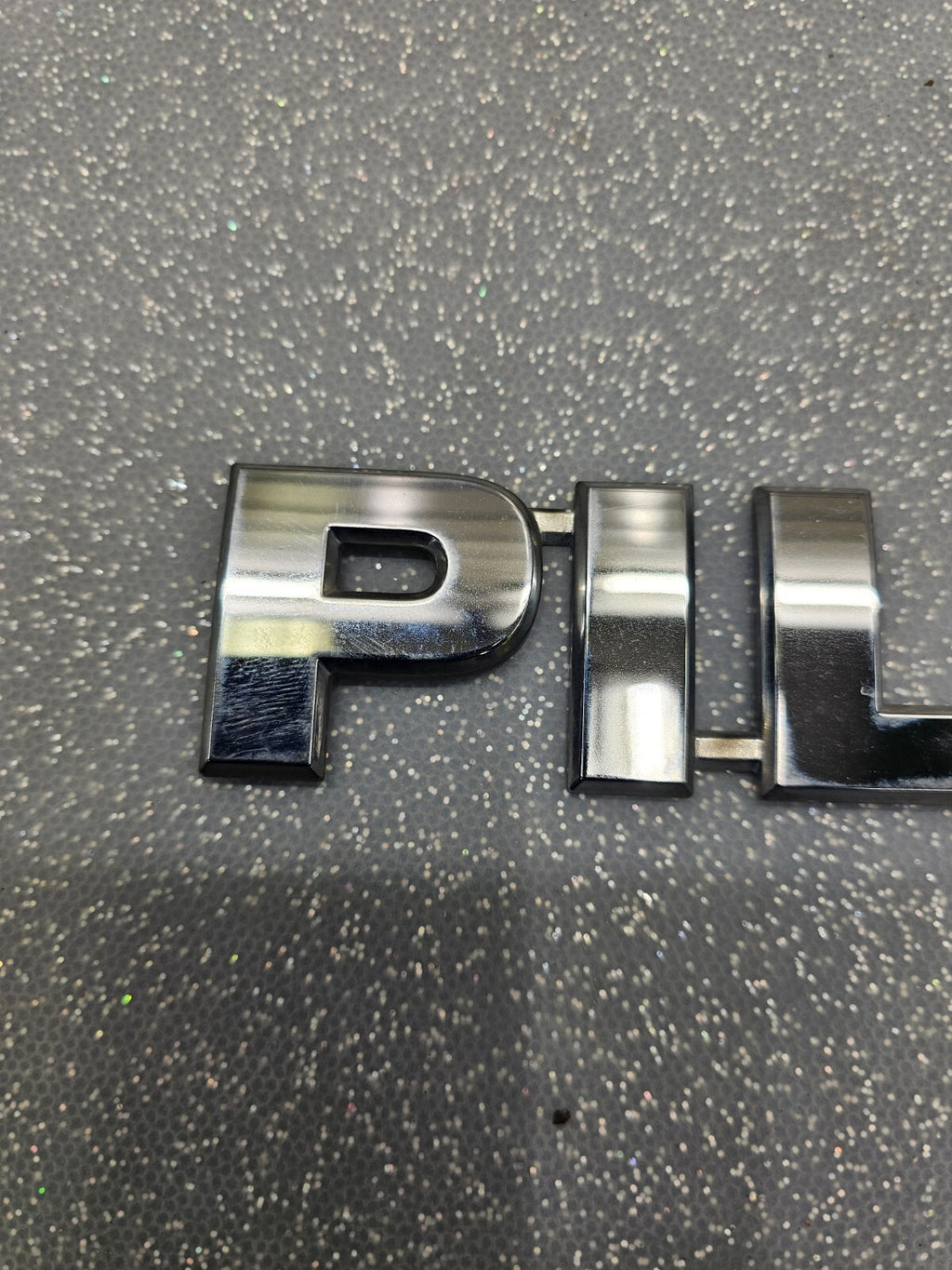 🔥2003-2008 HONDA PILOT REAR LID CHROME CENTER EMBLEM LOGO NAMEPLATE BADGE OEM