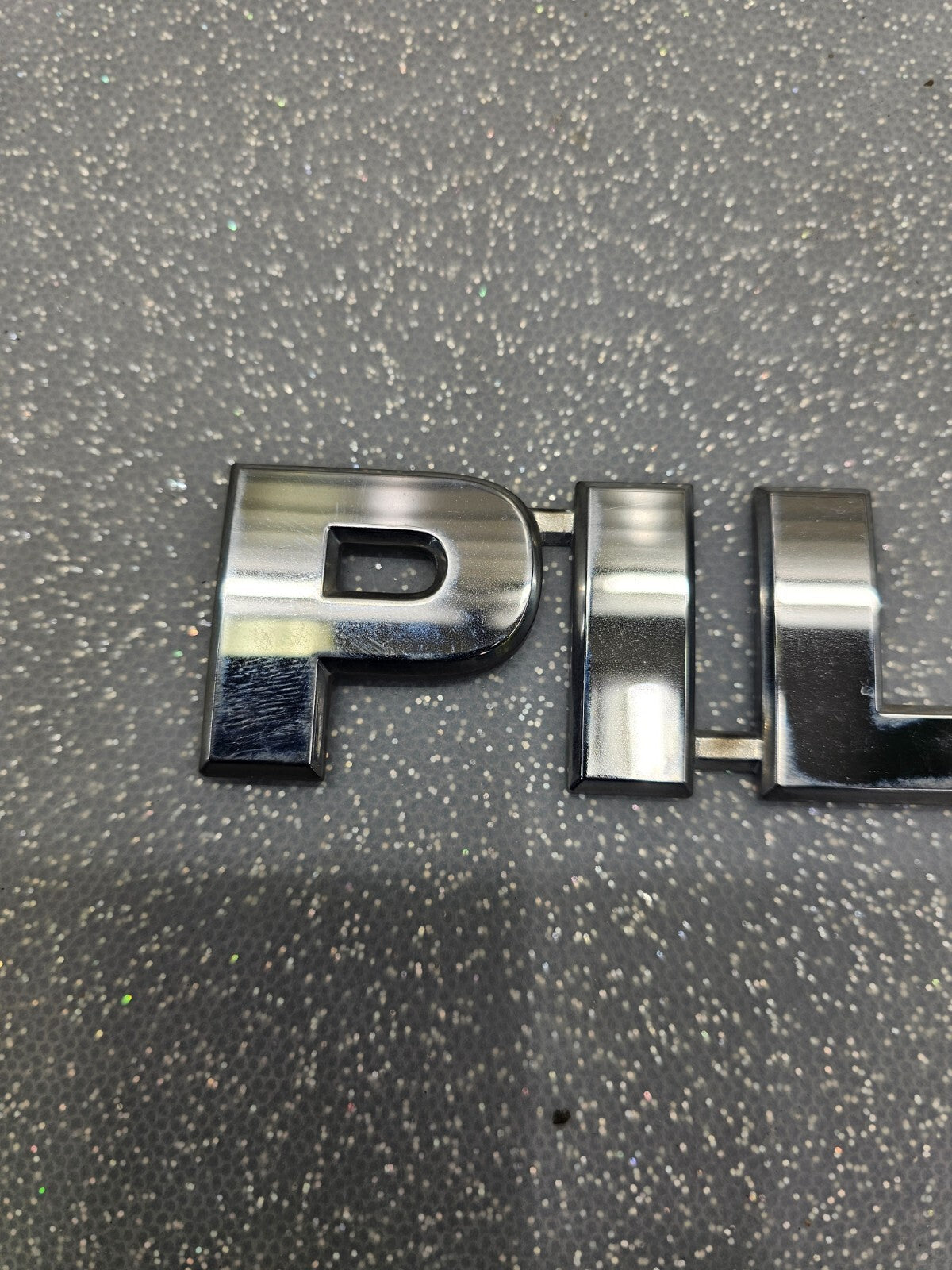 🔥2003-2008 HONDA PILOT REAR LID CHROME CENTER EMBLEM LOGO NAMEPLATE BADGE OEM
