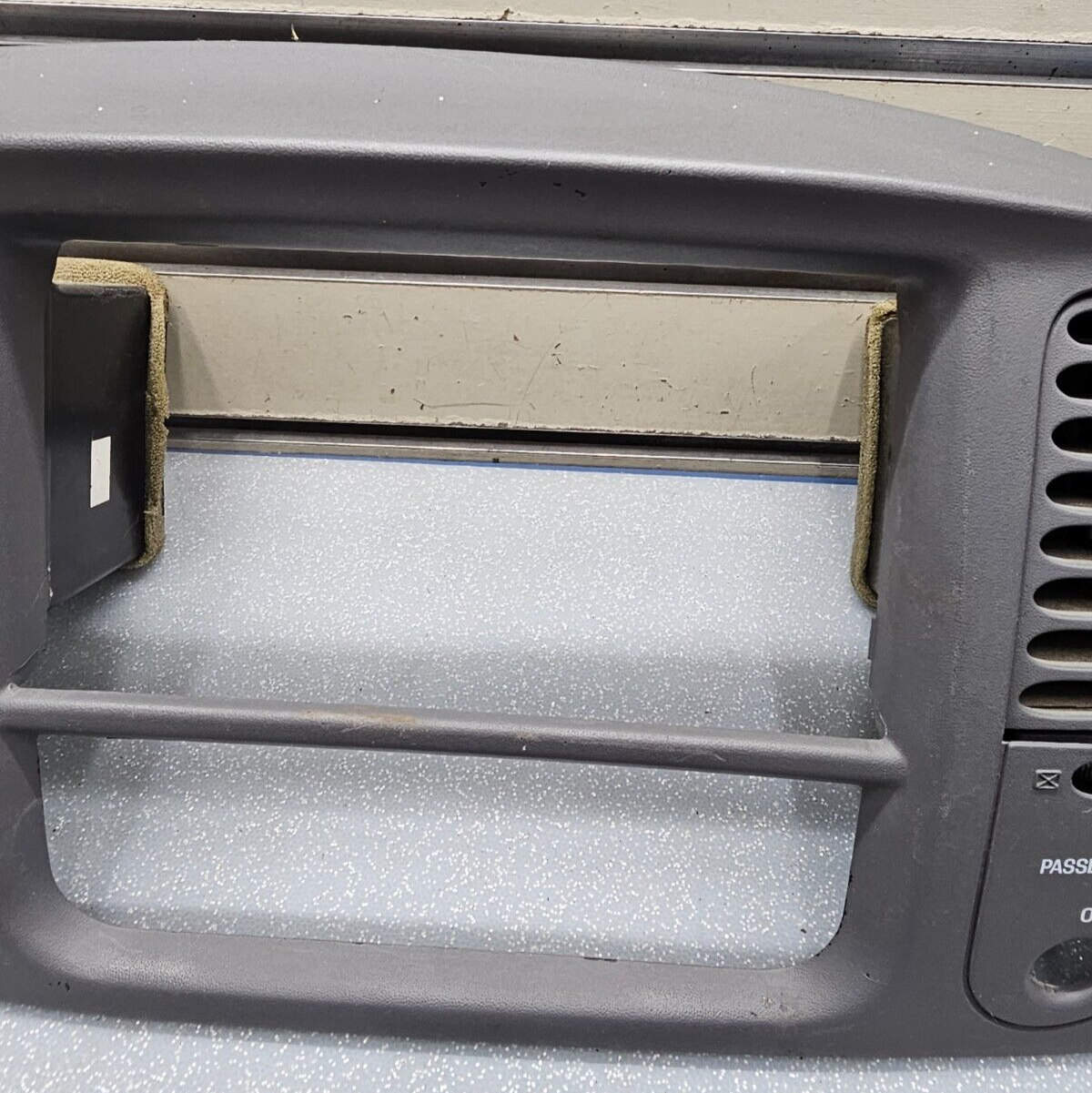 🔥97-03 Ford F150 Center Dash AM FM Radio Climate Trim Stereo BEZEL Panel Gray