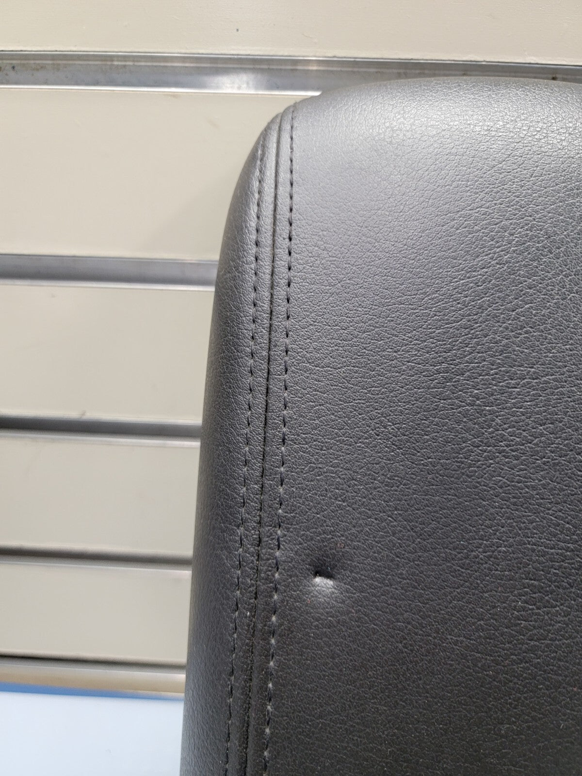 🔥02-09 Chevy Trailblazer GMC ENVOY Center Console Armrest Lid LEATHER BLACK def