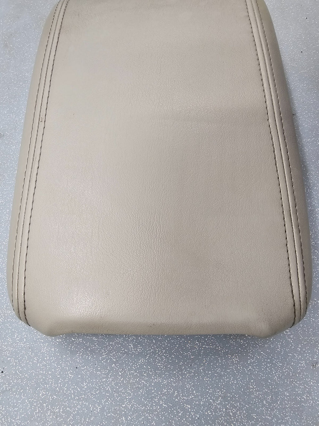 07-17 TRAVERSE ACADIA Outlook Enclave Leather Armrest Center Console Lid LT TAN