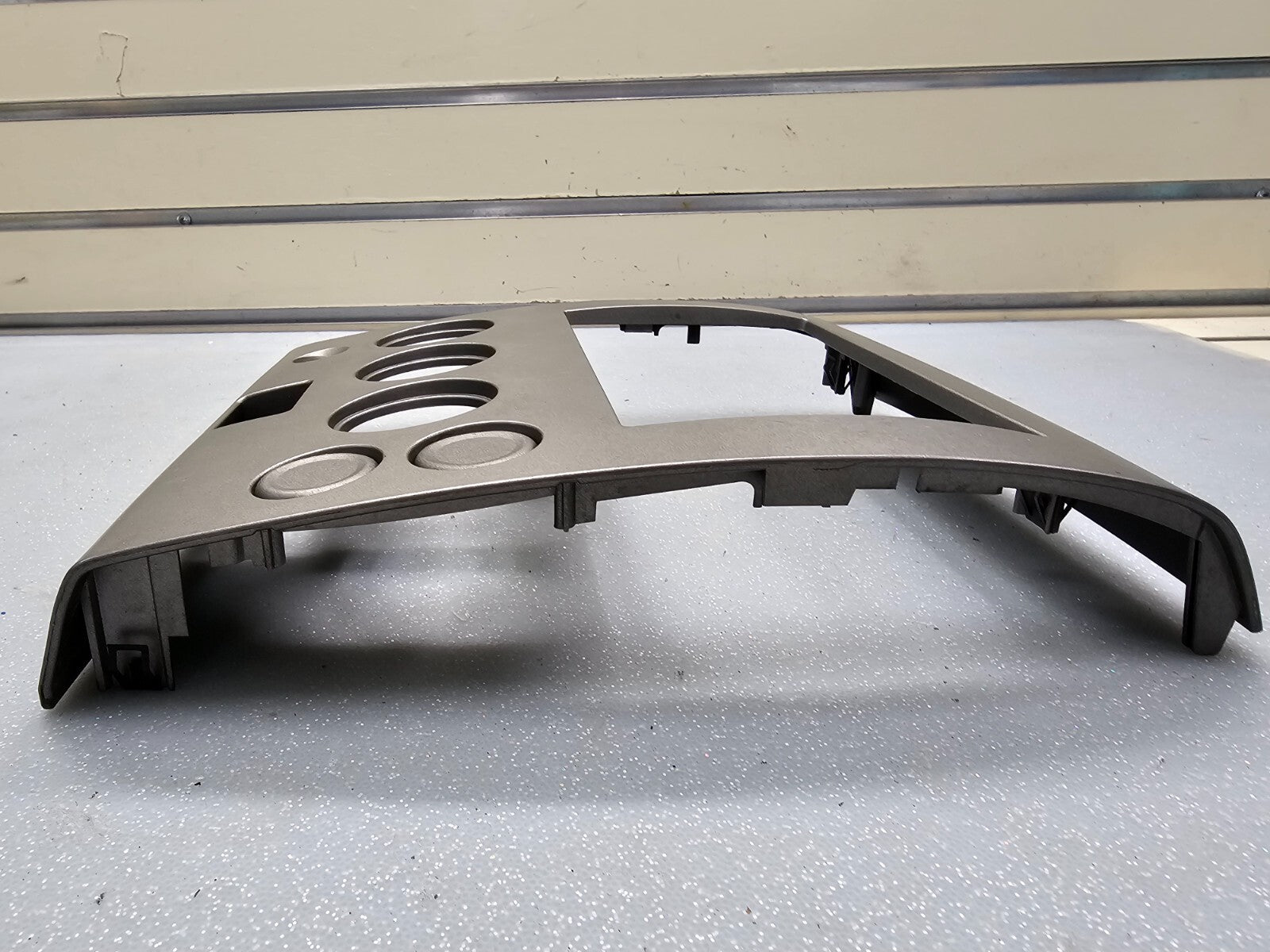 🔥04-07 NISSAN ARMADA STEREO RADIO DASH SURROUND PANEL TRIM BEZEL GREY