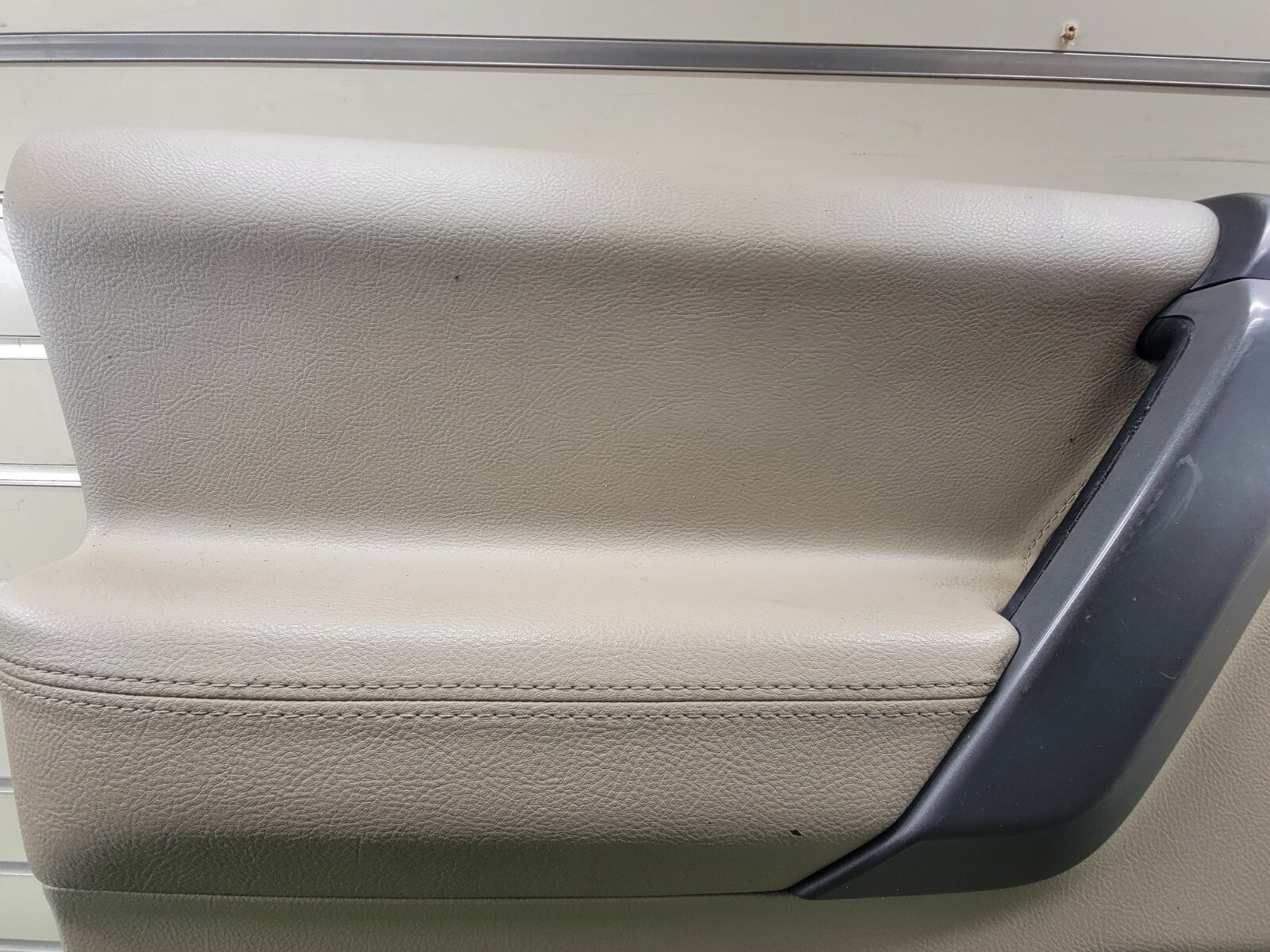 🔥08-15 Land Rover LR2 Front Door Interior Trim Panel Left Driver Side Tan OEM