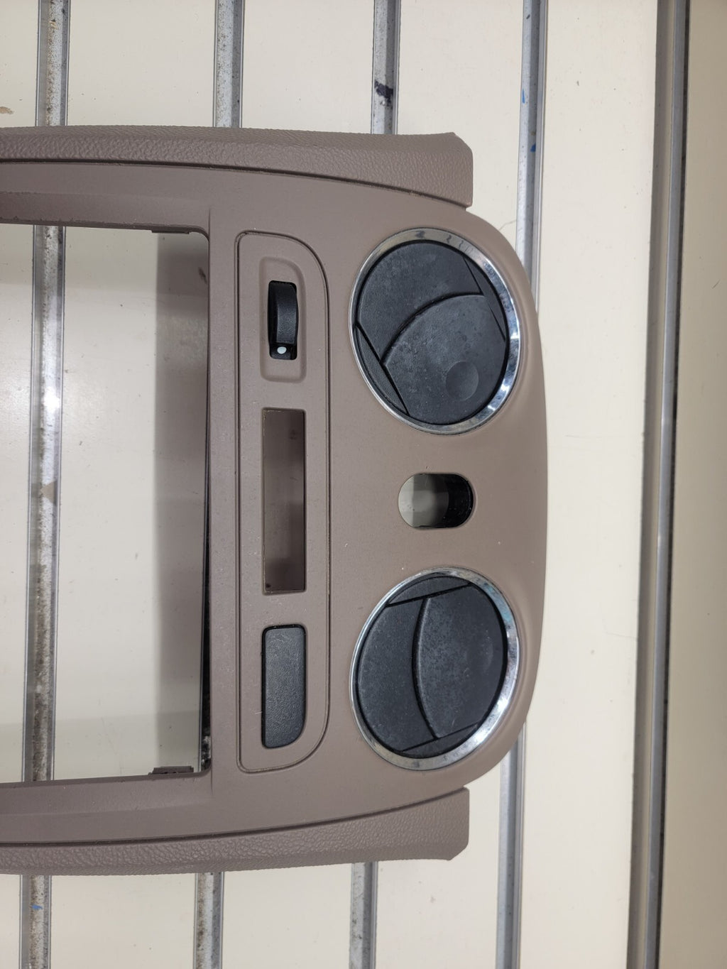 🔥2006-2011 Chevrolet HHR Center Dash Radio Trim w Vents and Switches OEM tan