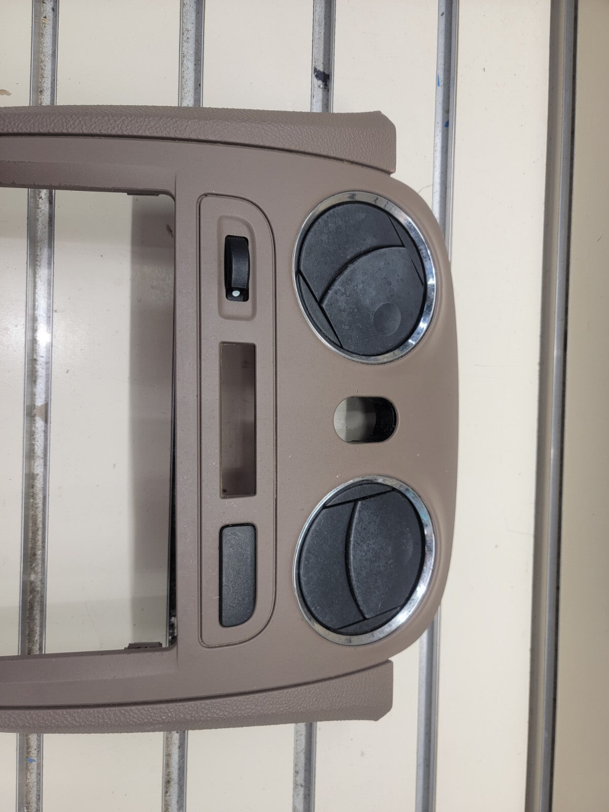 🔥2006-2011 Chevrolet HHR Center Dash Radio Trim w Vents and Switches OEM tan