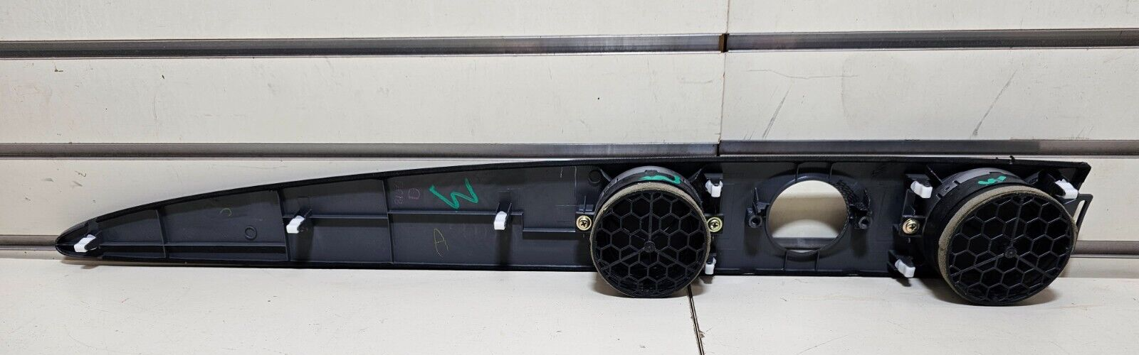 🔥03-06 MITSUBISHI OUTLANDER CARBON FIBER UPPER DASH VENT CLOCK BEZEL TRIM OEM
